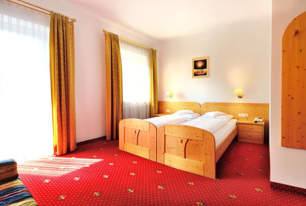 Hotel Dolomiten Добиако Екстериор снимка