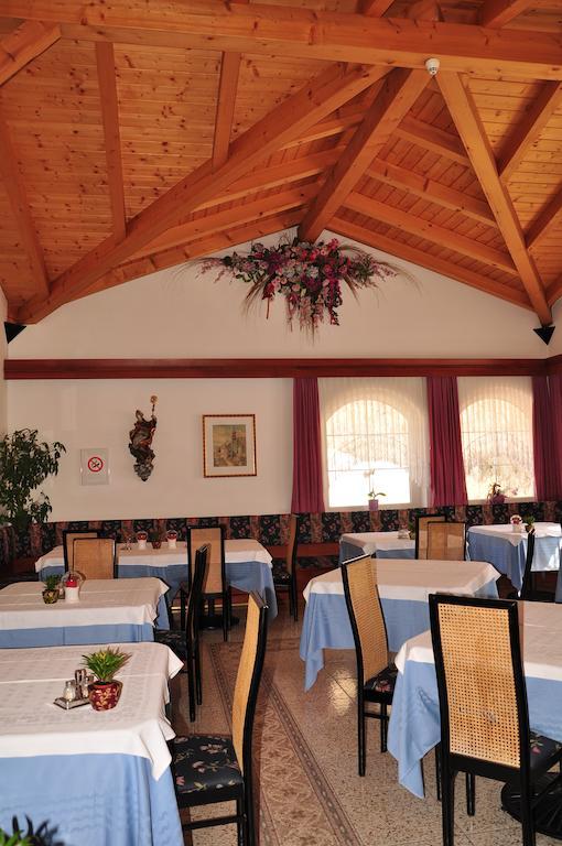 Hotel Dolomiten Добиако Екстериор снимка